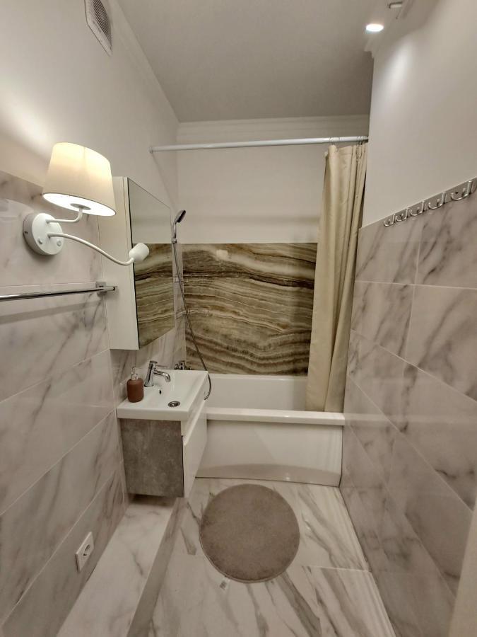 Уютная Квартира На Мира Almatî Exterior foto